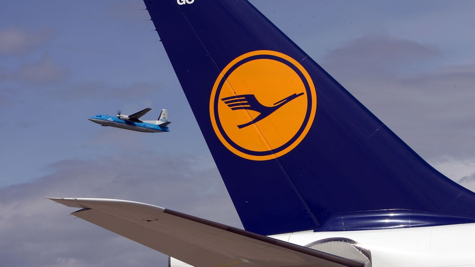 Airline Reviews & Flight Booking Hacks 3 Airline Reviews & Flight Booking Hacks