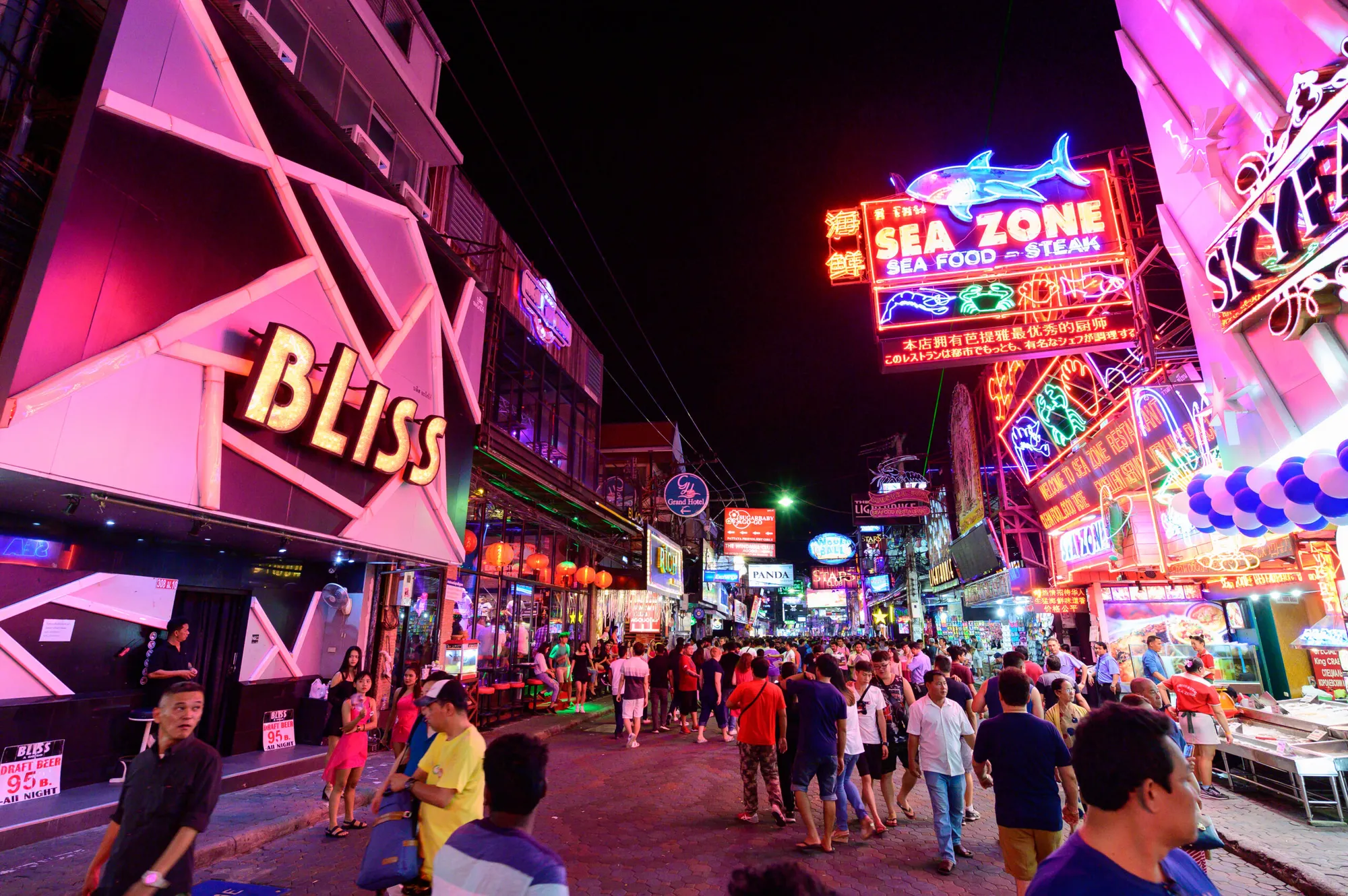 Things You Should Never Do in Thailand as a Visitor 3