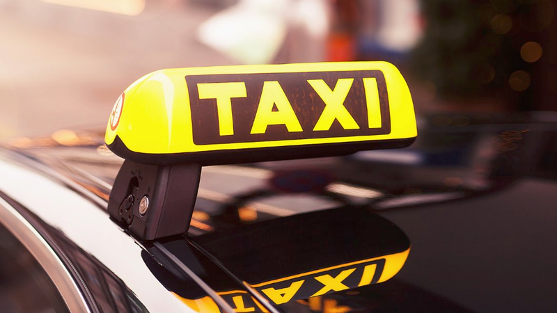 How Fake Taxi Drivers Trick Tourists: A Hard Look at the Scams on the Road 1 How Fake Taxi Drivers Trick Tourists
