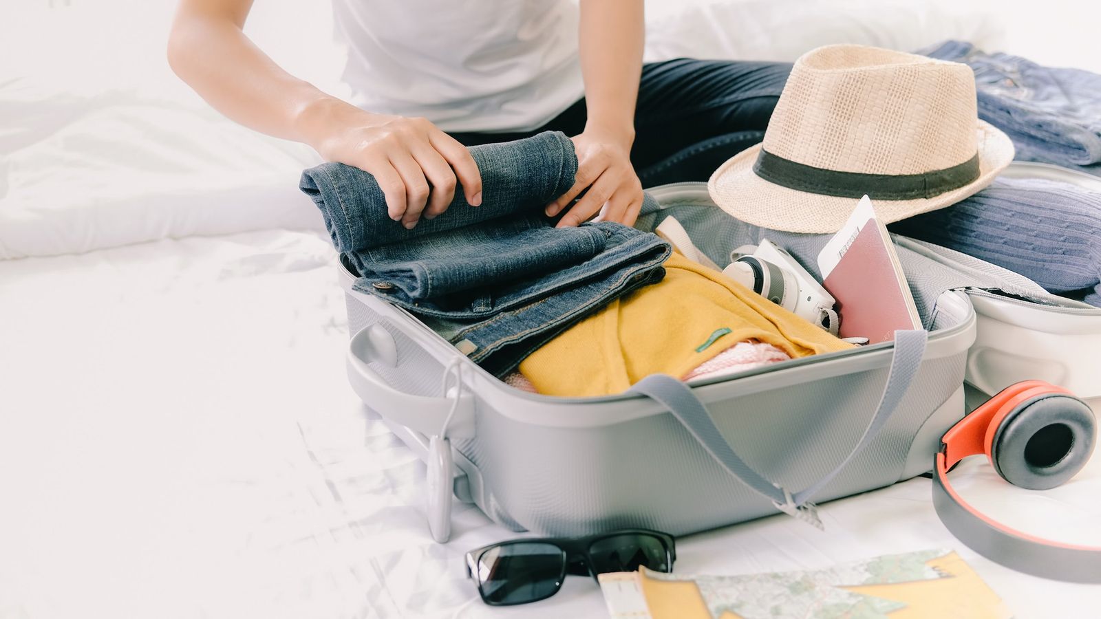 How to Pack Light for 2 Weeks 1 How to Pack Light for 2 Weeks