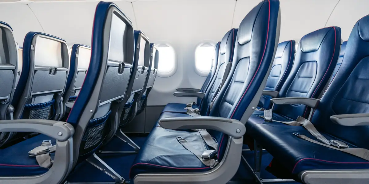 How to Survive a Long-Haul Flight: A Complete Guide for Travelers 2 How to Survive a Long-Haul Flight