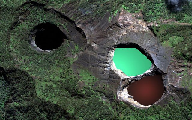 The Mystery of Lakes That Change Color Explained in Detail 6 Lakes That Change Color