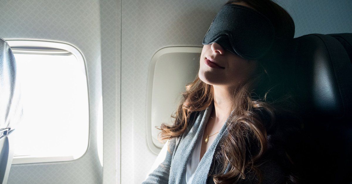 How to Survive a Long-Haul Flight: A Complete Guide for Travelers 3 How to Survive a Long-Haul Flight