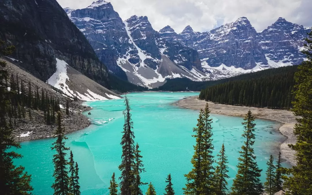 The Mystery of Lakes That Change Color Explained in Detail 5 Lakes That Change Color