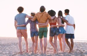 How to Make Friends While Traveling Abroad How to Make Friends While Traveling Abroad