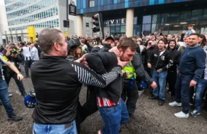 Newcastle and Sunderland Fans Clash in Streets Before Tyne-Wear Derby Newcastle and Sunderland Fans Clash in Streets Before Tyne-Wear Derby