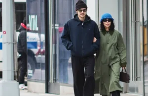 Harry Styles and Zoë Kravitz Spotted Together in New York, Relationship Shows Signs of Strength Harry Styles and Zoë Kravitz Spotted Together in New York, Relationship Shows Signs of Strength