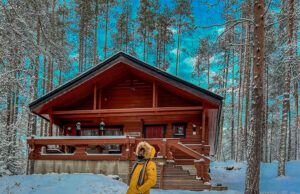 How to Stay Connected While Traveling Alone Without Letting Your Phone Take Over the Trip How to Stay Connected While Traveling Alone Without Letting Your Phone Take Over the Trip