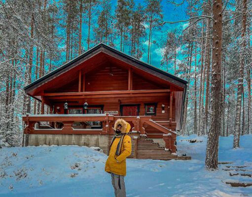 How to Stay Connected While Traveling Alone Without Letting Your Phone Take Over the Trip How to Stay Connected While Traveling Alone Without Letting Your Phone Take Over the Trip