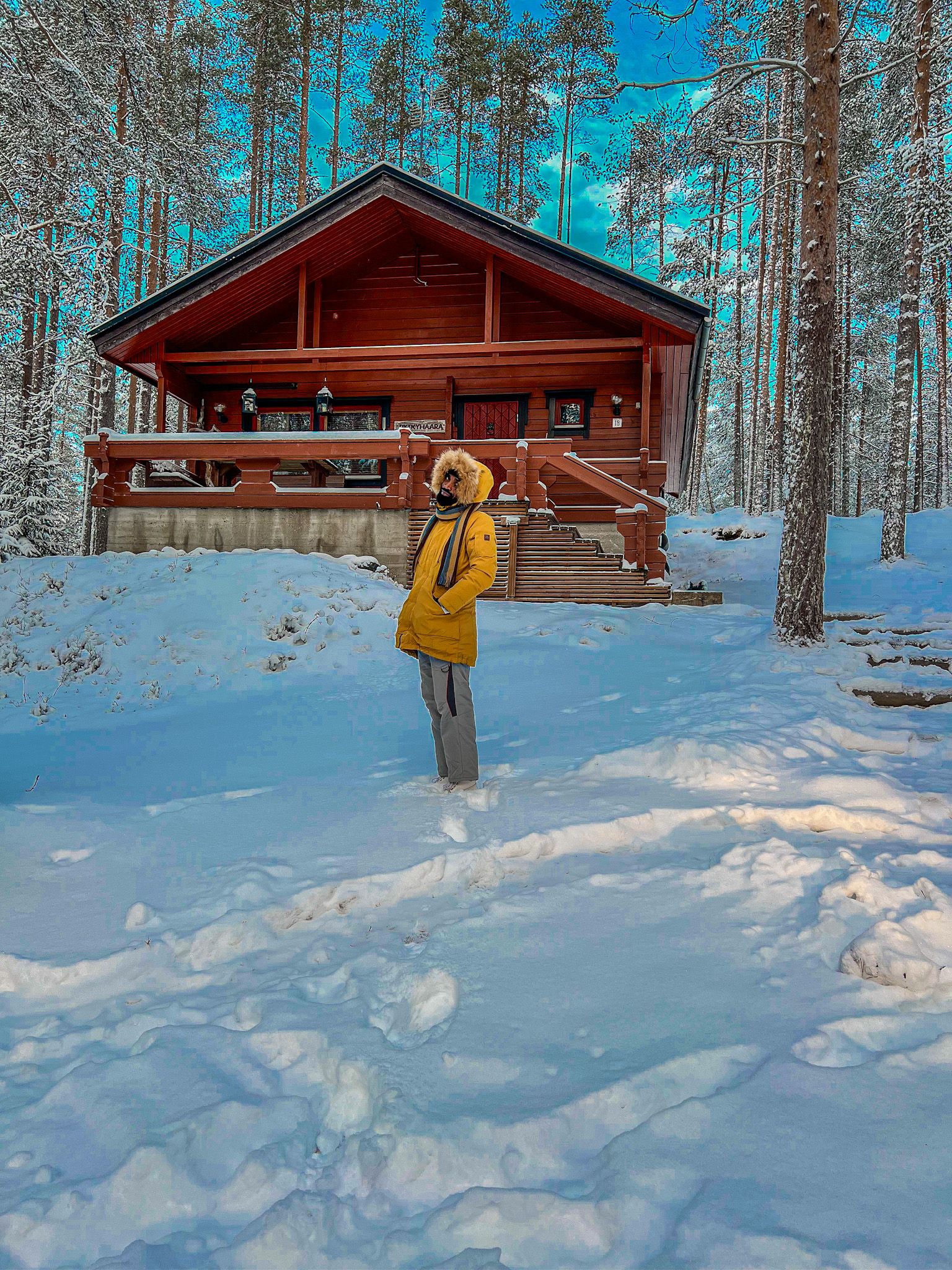 How to Stay Connected While Traveling Alone Without Letting Your Phone Take Over the Trip 1 How to Stay Connected While Traveling Alone Without Letting Your Phone Take Over the Trip