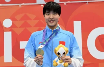 Yu Zidi, 13, breaks Asian Games record to win first major gold medal Yu Zidi, 13, breaks Asian Games record to win first major gold medal
