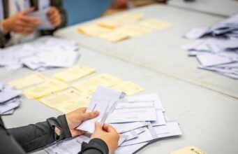 Sweden’s election remains too close to call as Social Democrats hold narrow parliamentary edge Sweden's election remains too close to call as Social Democrats hold narrow parliamentary edge