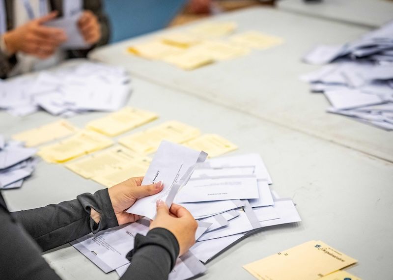 Sweden's election remains too close to call as Social Democrats hold narrow parliamentary edge 1 Sweden's election remains too close to call as Social Democrats hold narrow parliamentary edge