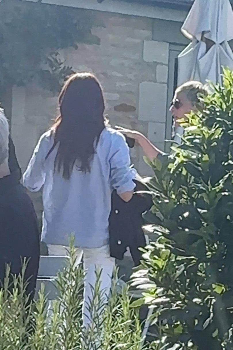 Meghan Markle photographed in UK after countryside pub outing with Ellen DeGeneres 4 Meghan Markle photographed in UK after countryside pub outing with Ellen DeGeneres